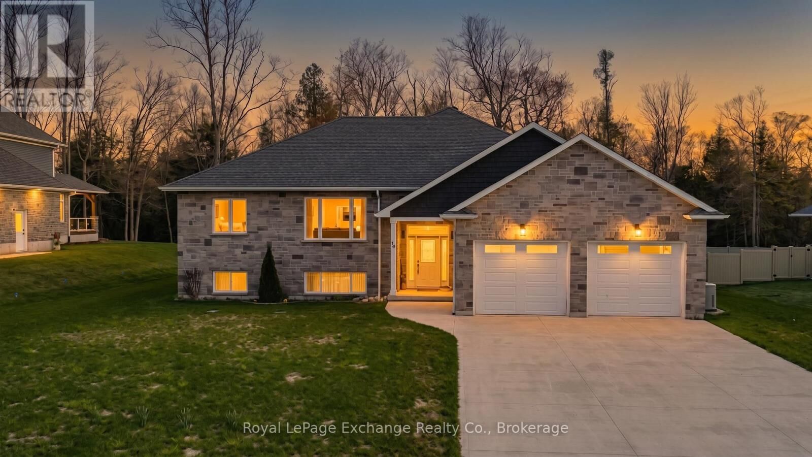 Property Photo:  14 Sunset Place  ON N2Z 2X3 