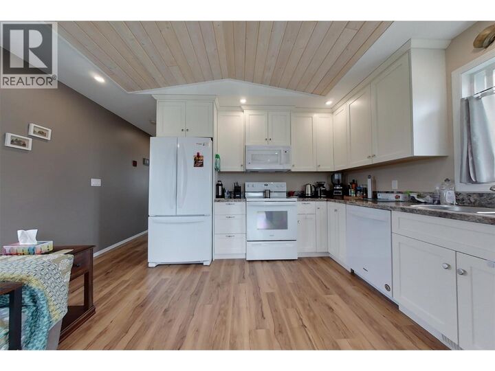 Property Photo:  318 8th Avenue  BC V0B 1G3 