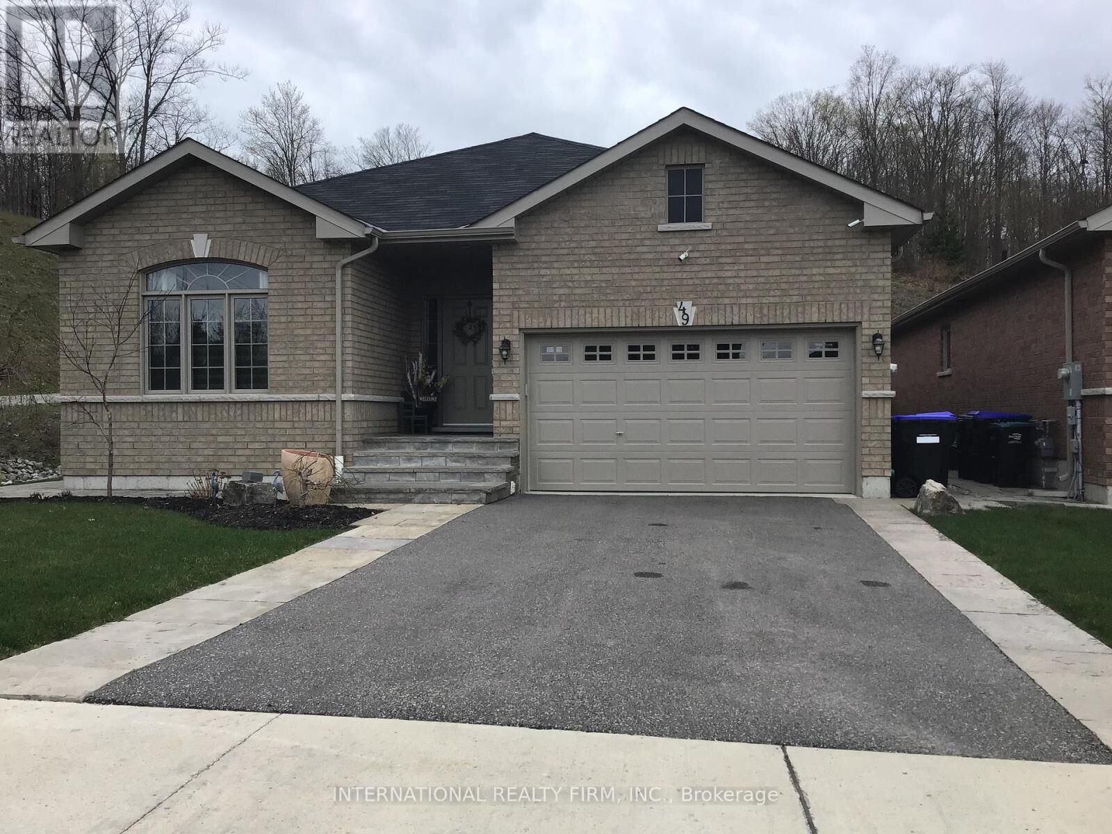Property Photo:  49 Beausoleil Drive  ON L9M 0V8 