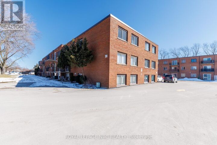 Property Photo:  452 Carlton Street 36  ON L2M 4X1 