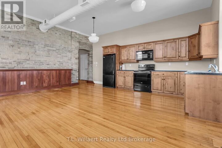 Property Photo:  17 Brock St W 310  ON N4G 2A3 