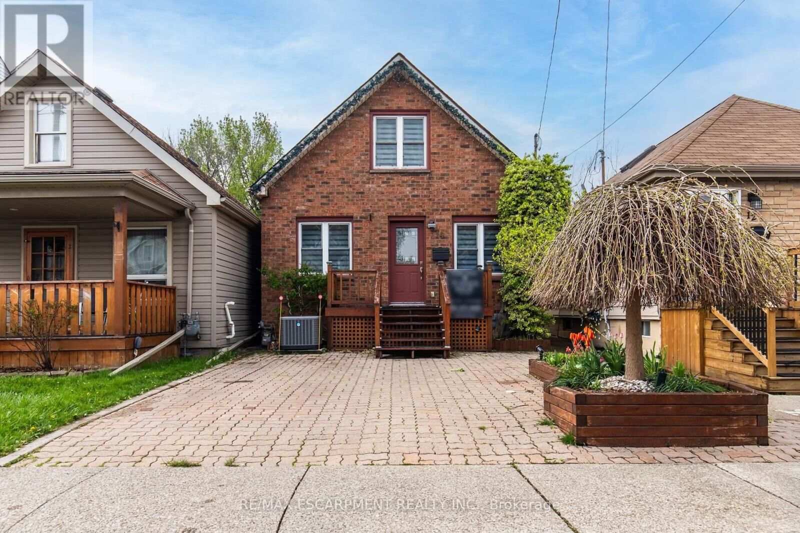 Property Photo:  14 Cambridge Avenue  ON L8H 1T5 