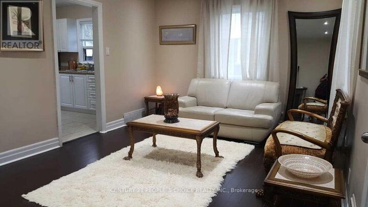 Property Photo:  186 Maurice Drive Upper  ON L6K 2W9 