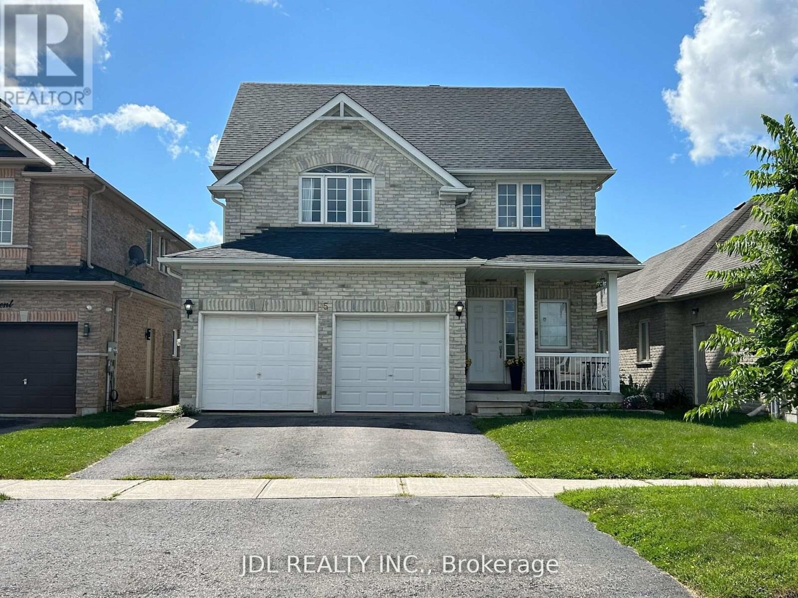 Property Photo:  45 Laurelbank Crescent Upper  ON L4P 3E9 