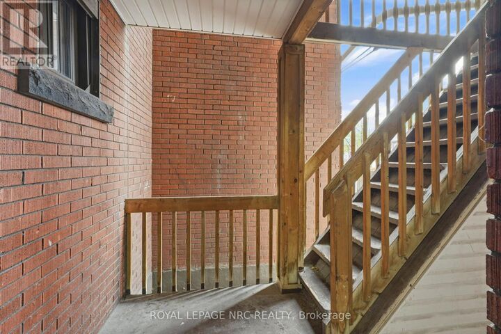 Property Photo:  356 North Hunter Street East 11  ON L8N 1N8 
