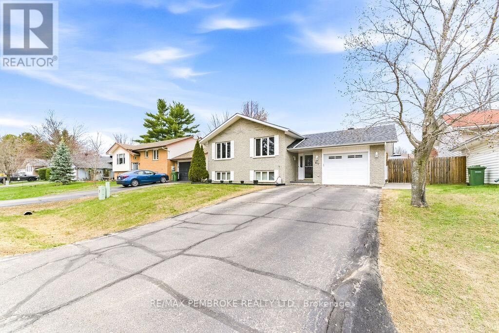 Property Photo:  61 Woodland Crescent  ON K8H 3L9 