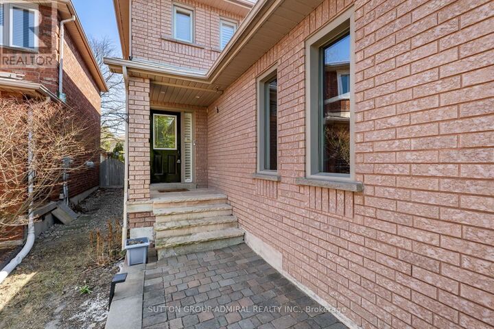 Property Photo:  626 College Manor Drive  ON L3Y 8M7 