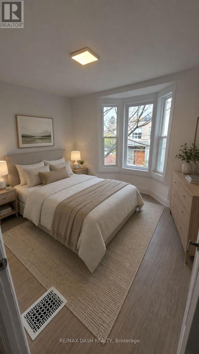 Property Photo:  13 Hocken Avenue Upper  ON M6G 2K1 