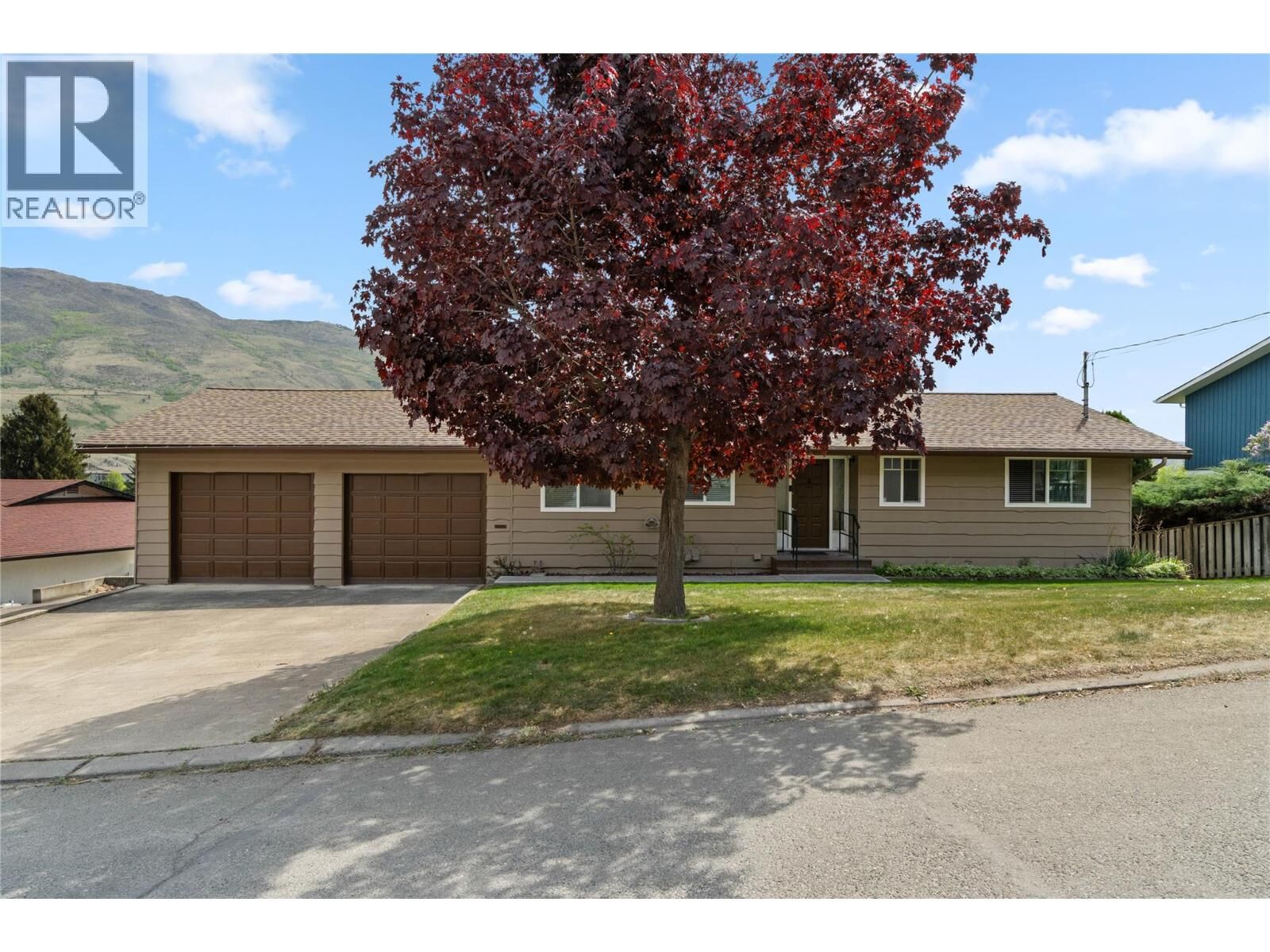 Property Photo:  925 Sicamore Drive  BC V2B 8B7 