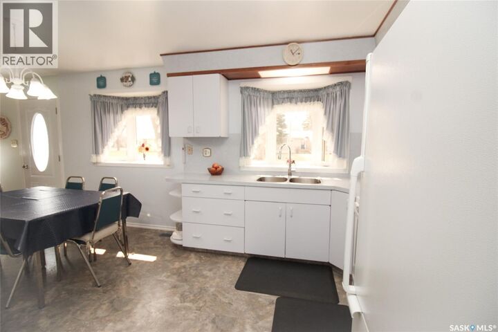 Property Photo:  435 3rd Avenue E  SK S0N 2M0 