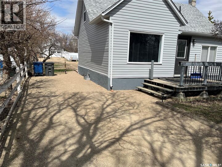 Property Photo:  W 217 4th Avenue W  SK S0H 1X0 