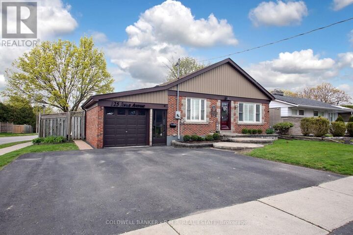 Photo de la propriété:  125 Jones Avenue  ON L1G 3A3 