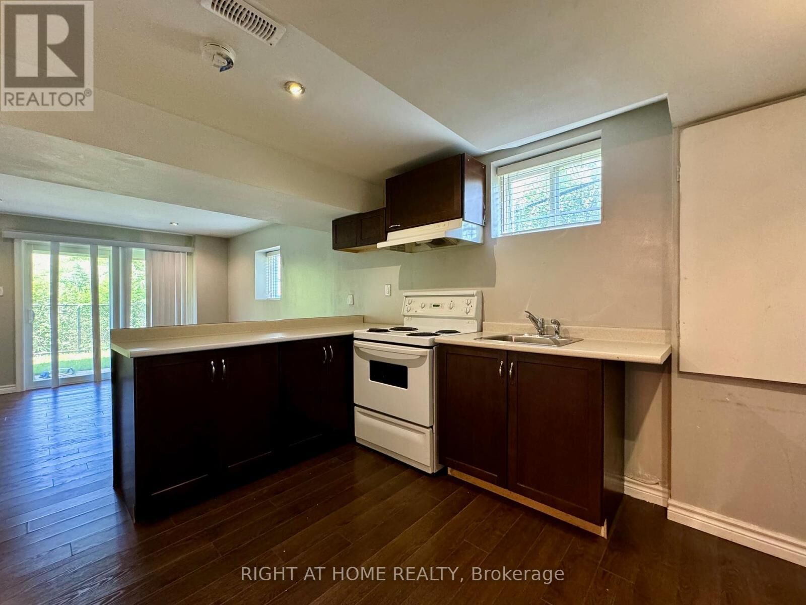 Property Photo:  1045 Tock Close Bsmt  ON L9T 8G8 