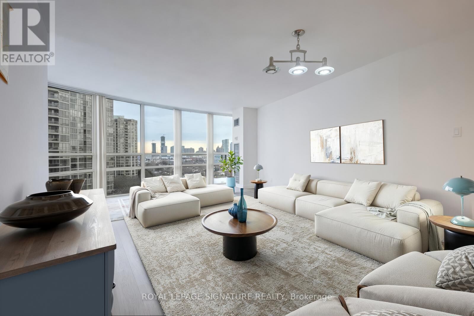 Property Photo:  50 Eglinton Avenue West 1106  ON L5R 3P5 