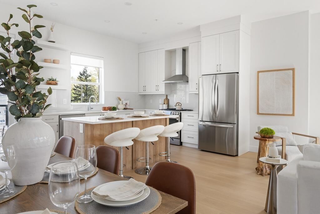 Property Photo:  20645 68 Avenue 9  BC V2Y 3Z4 