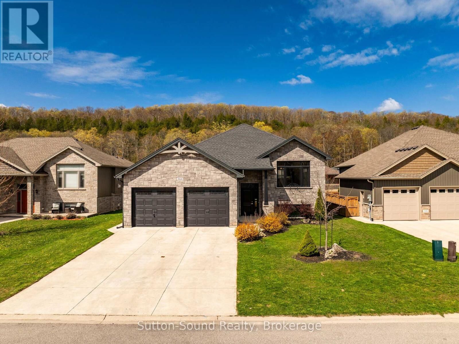 Property Photo:  368 5th Ave A Avenue West  ON N4K 6S7 