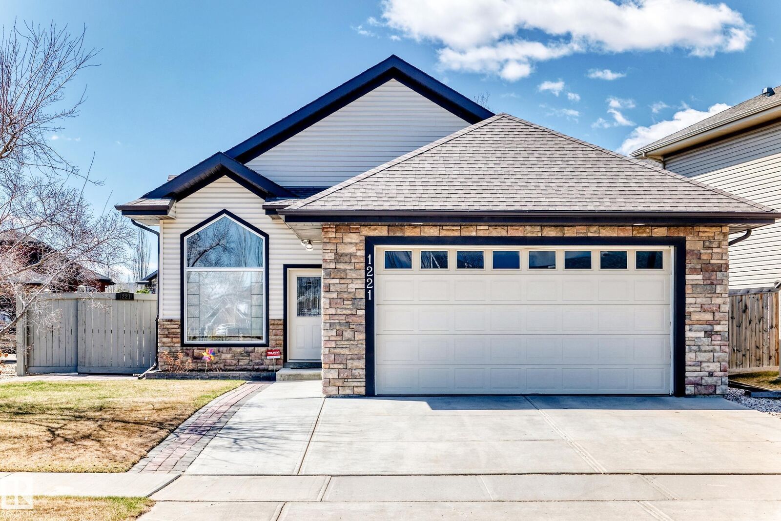 Property Photo:  1221 Cunningham Drive SW  AB T6W 6R2 