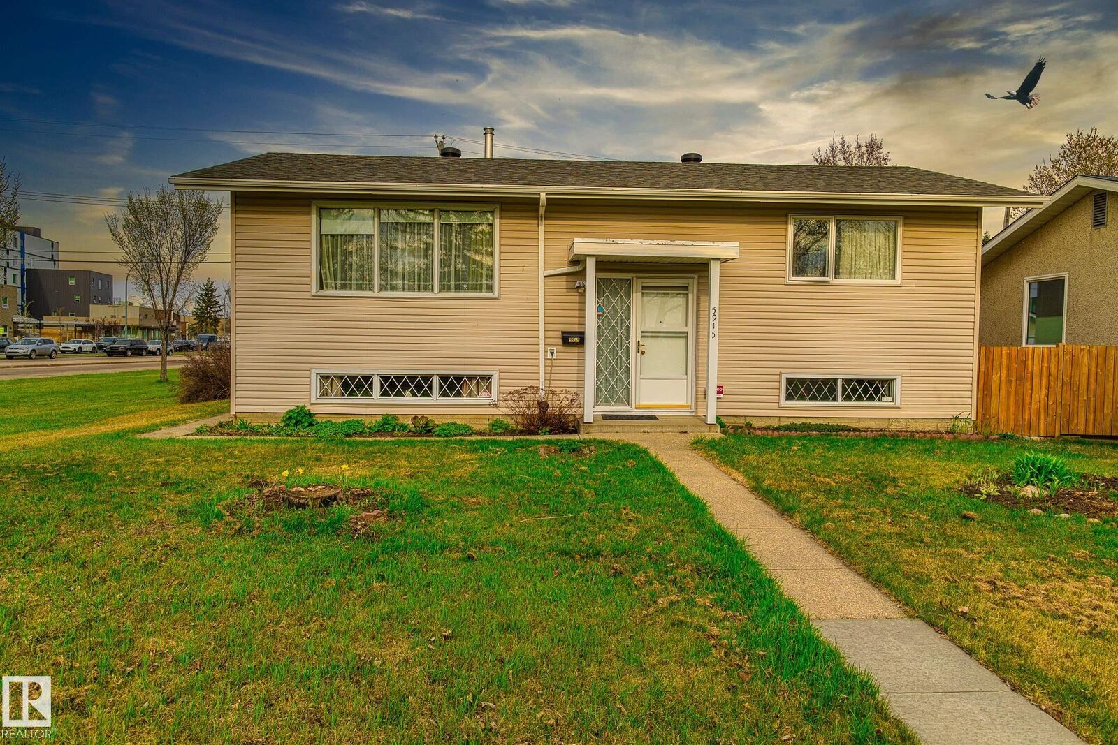 Property Photo:  5915 115 Street NW  AB T6H 3P6 