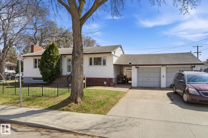 Property Photo:  5703 119 Avenue NW  AB T5W 1J2 