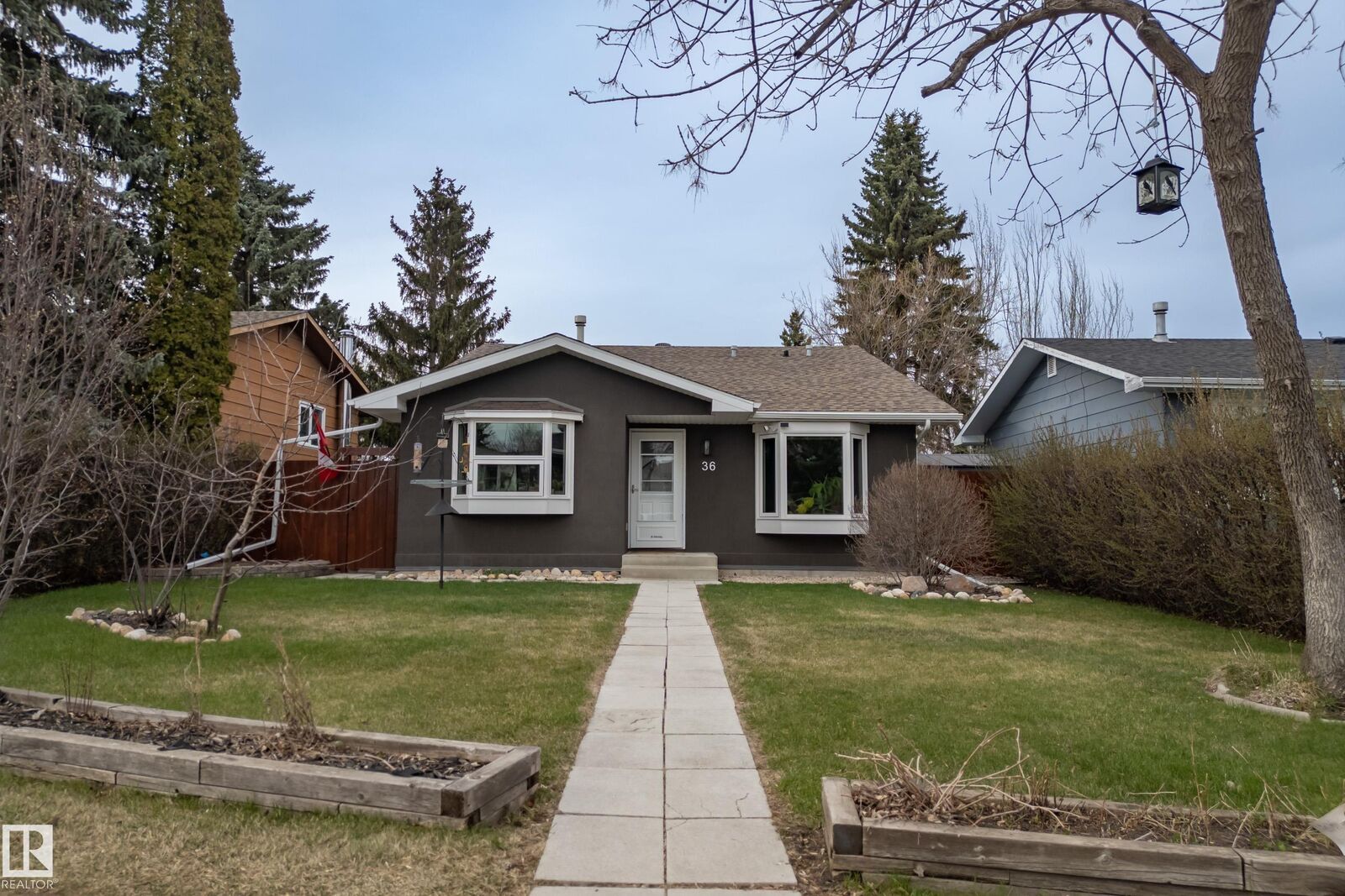 Property Photo:  36 Greenwood Close  AB T7X 1Y1 