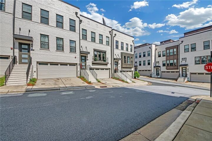 Property Photo:  860 Stonehill Lane  GA 30324 