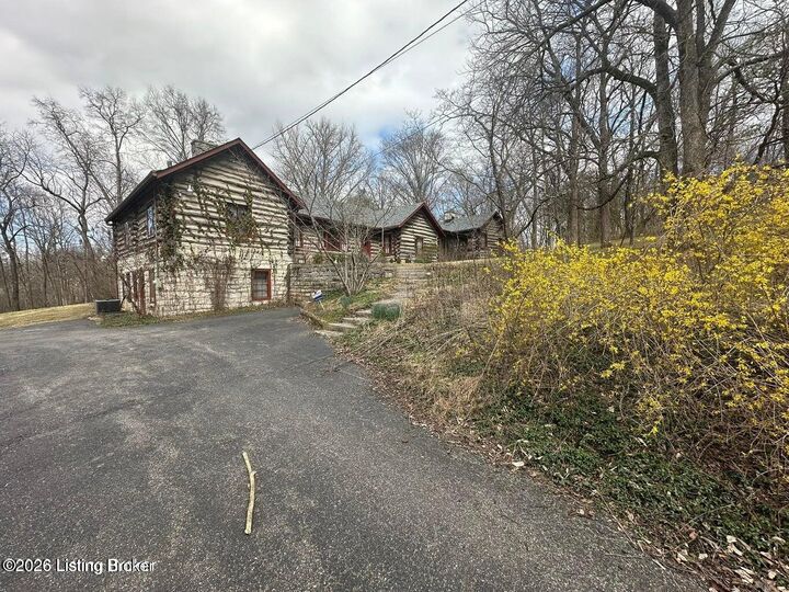 Property Photo:  2515 Woodside Rd  KY 40207 