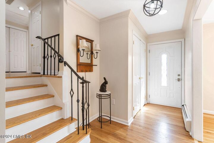 Property Photo:  6 E Lawn Lane  CT 06831 