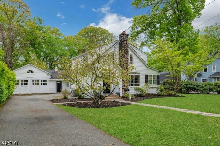 Property Photo:  122 Kenilworth Rd  NJ 07046 
