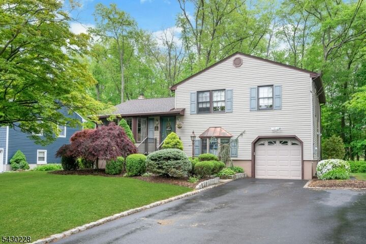 Property Photo:  92 Louis St  NJ 07981 