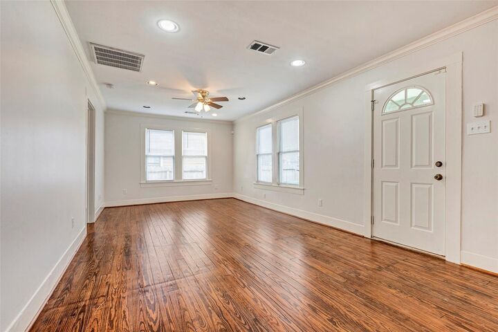 Property Photo:  404 E 29th Street  TX 77008 