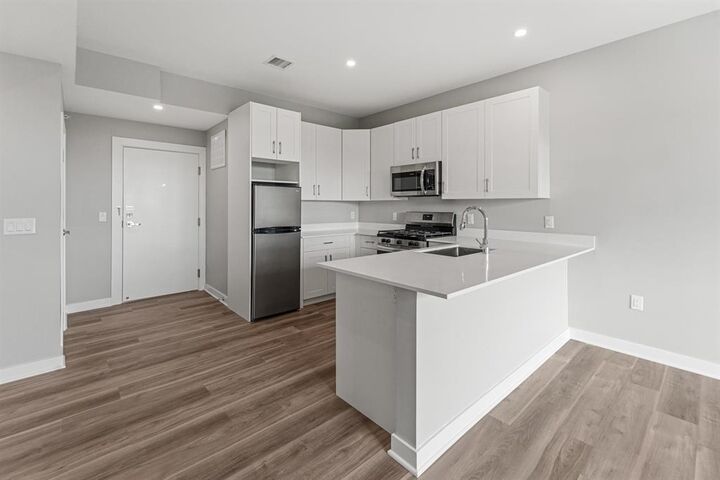 Property Photo:  475 Communipaw Ave 503  NJ 07304 