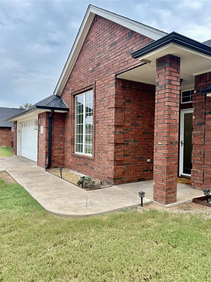 Property Photo:  1206 Hershel Dr  OK 73538 