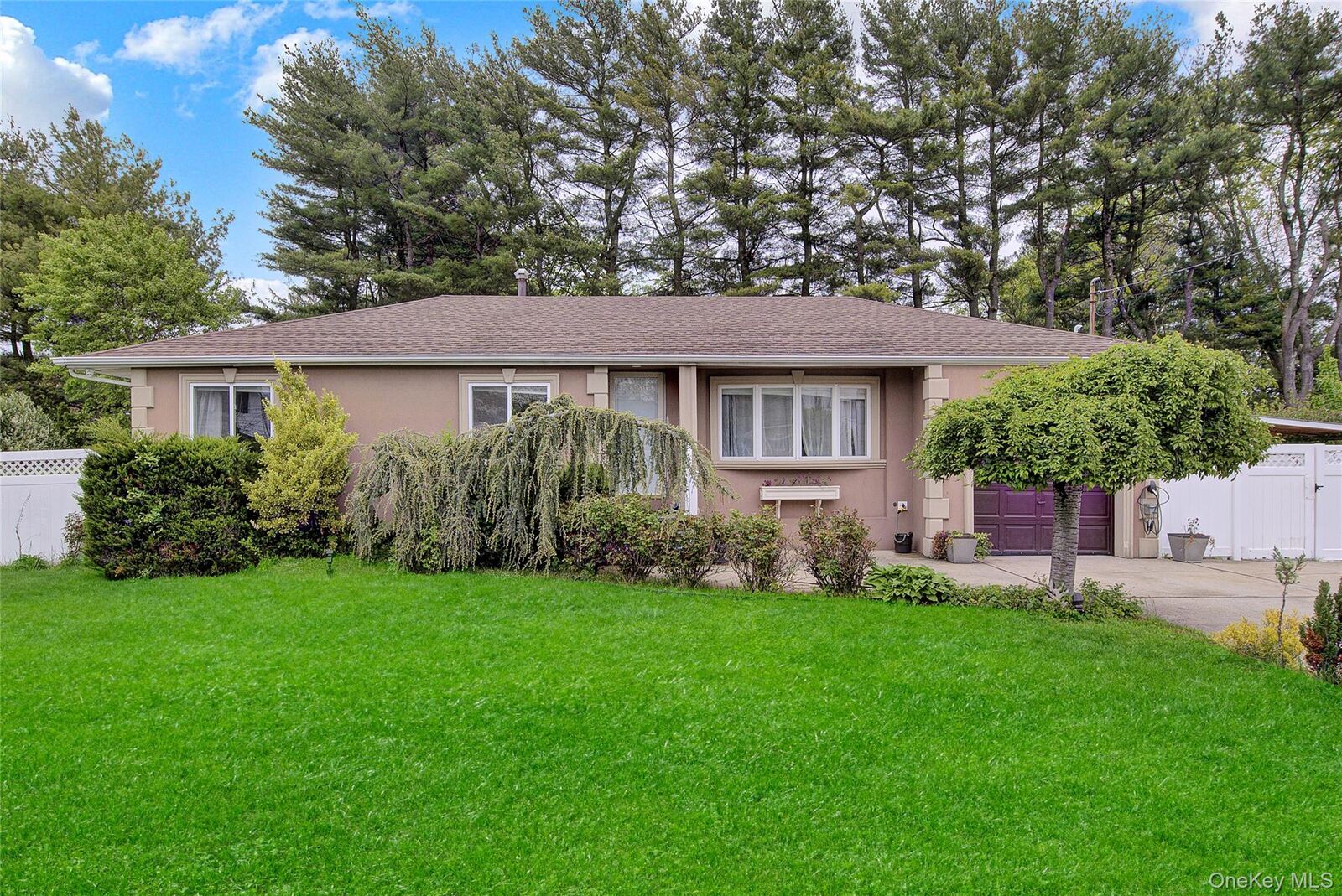 Property Photo:  189 Eastwood Avenue  NY 11729 