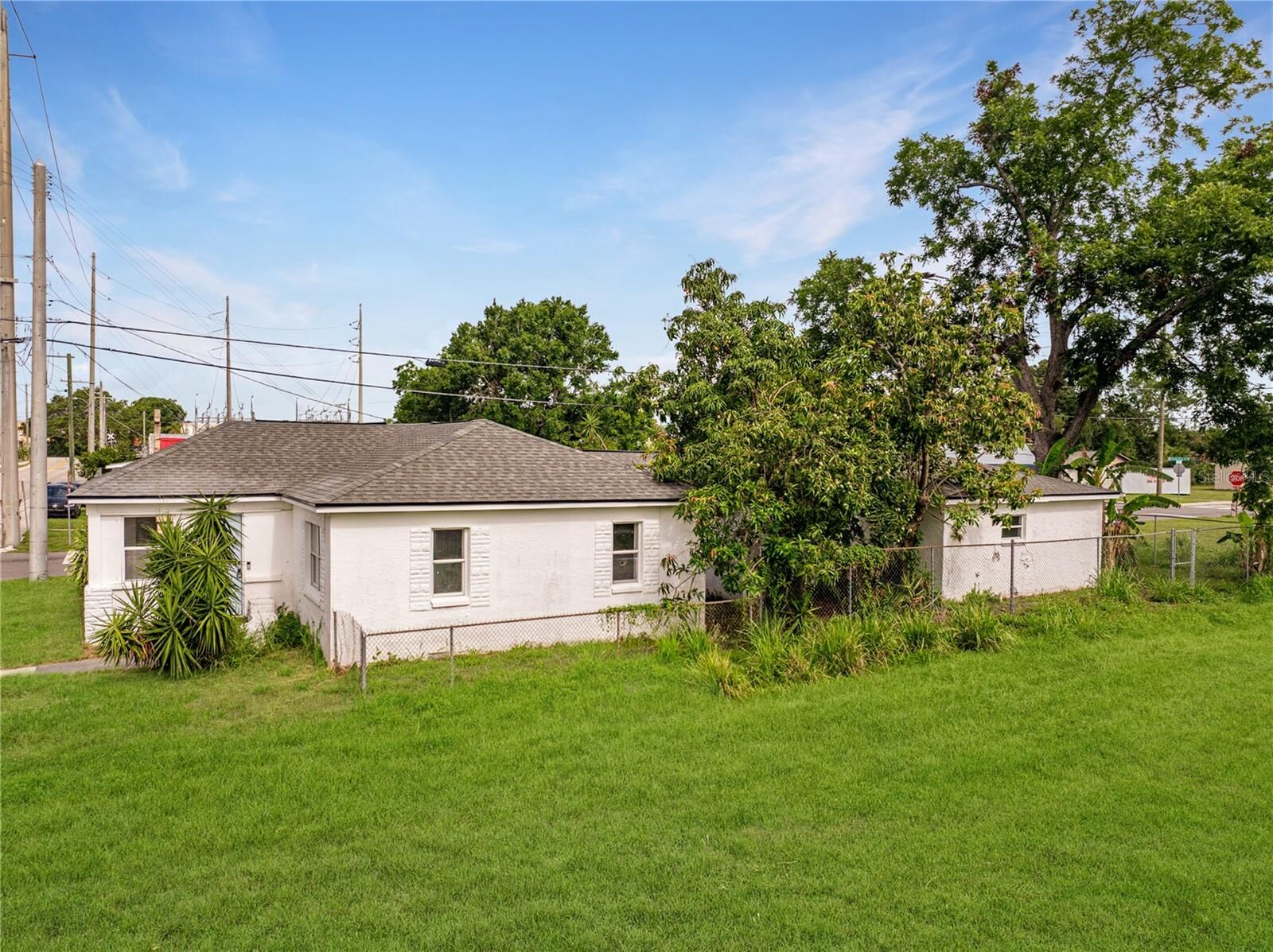 Property Photo:  602 E Laura Street  FL 33563 