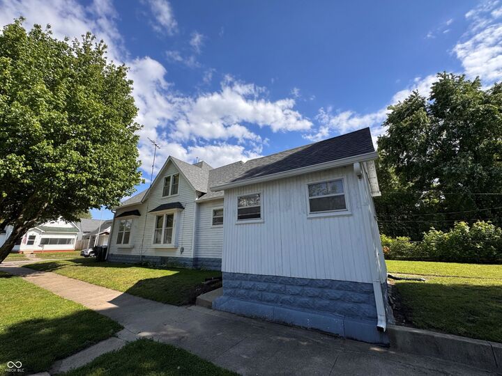 Property Photo: 1128 Union Street IN 47201