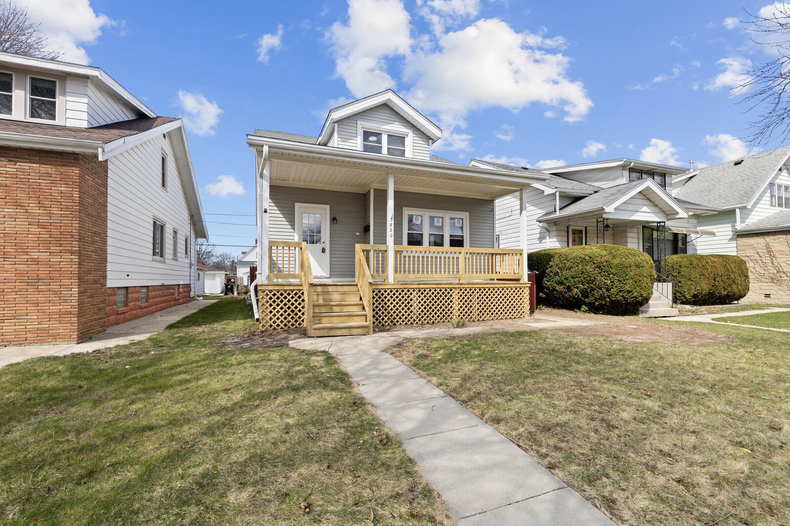 Property Photo:  3820 E Munkwitz Ave  WI 53110 