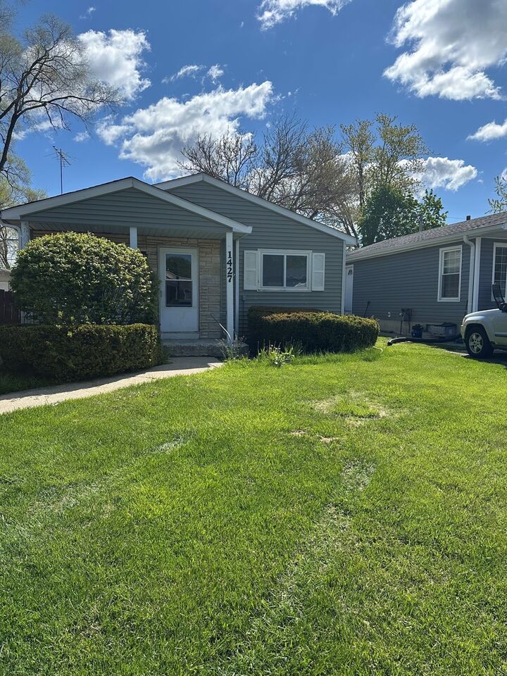 Property Photo:  1427 Kildeer Drive  IL 60073 