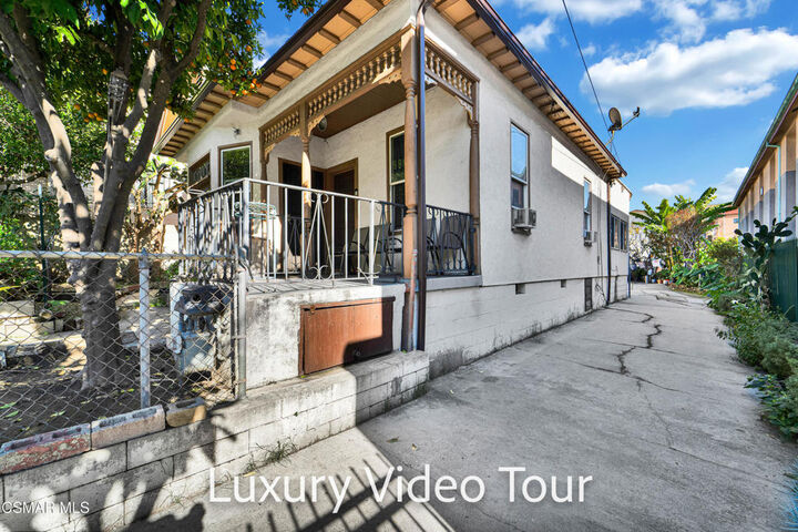 Property Photo:  638 N Bunker Hill Avenue  CA 90012 