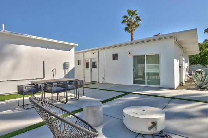 Property Photo:  697 N Farrell Drive  CA 92262 