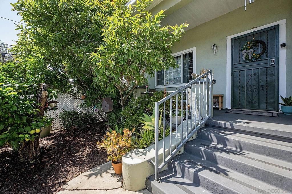 Property Photo:  2607 Darwin  CA 90031 
