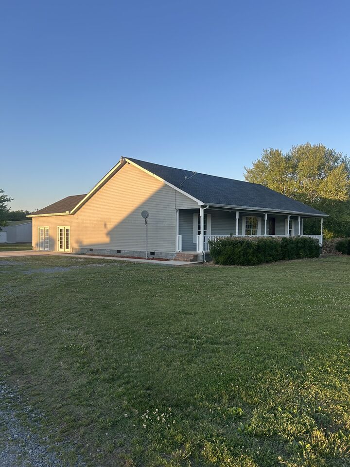Property Photo:  126 Simmons Ln  TN 37160 