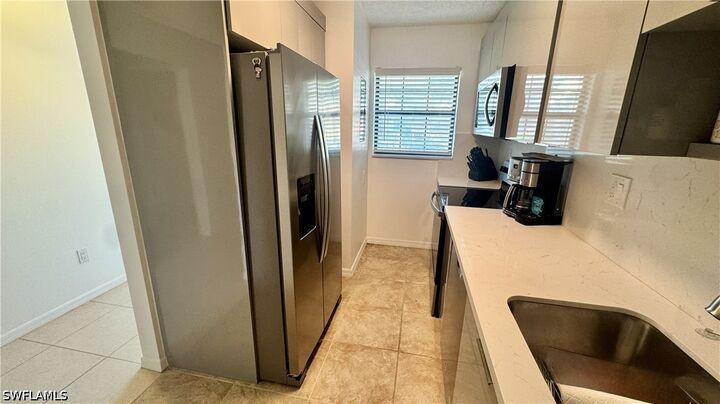 Property Photo:  
