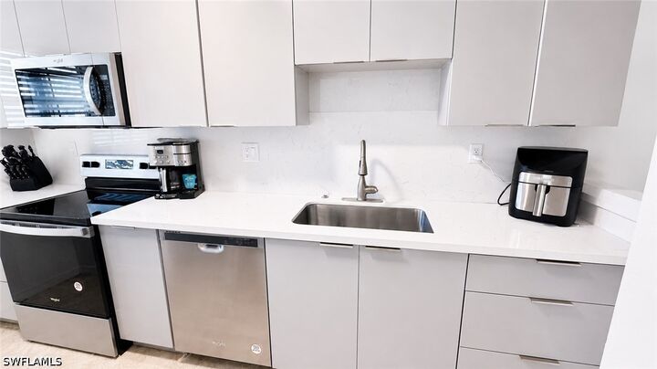 Property Photo:  