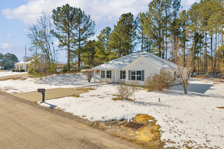 Property Photo: 1213 Northview Ext GA 30824