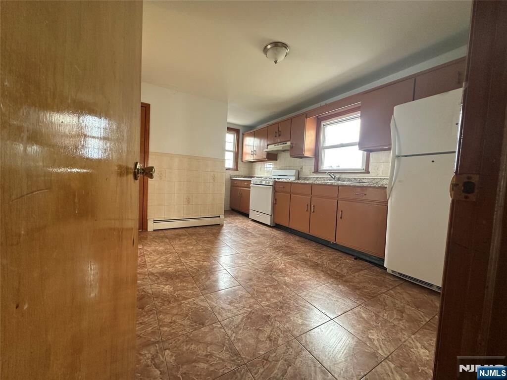 Property Photo:  404 3rd Street 2  NJ 07029 