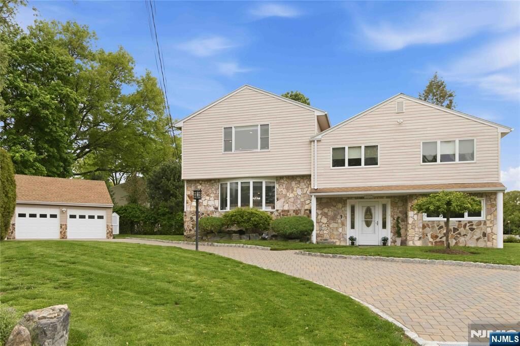 Property Photo:  7 Keith Place  NJ 07452 