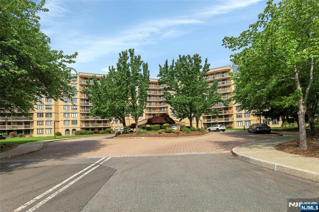 Property Photo:  10 Smith Manor Boulevard 804  NJ 07052 