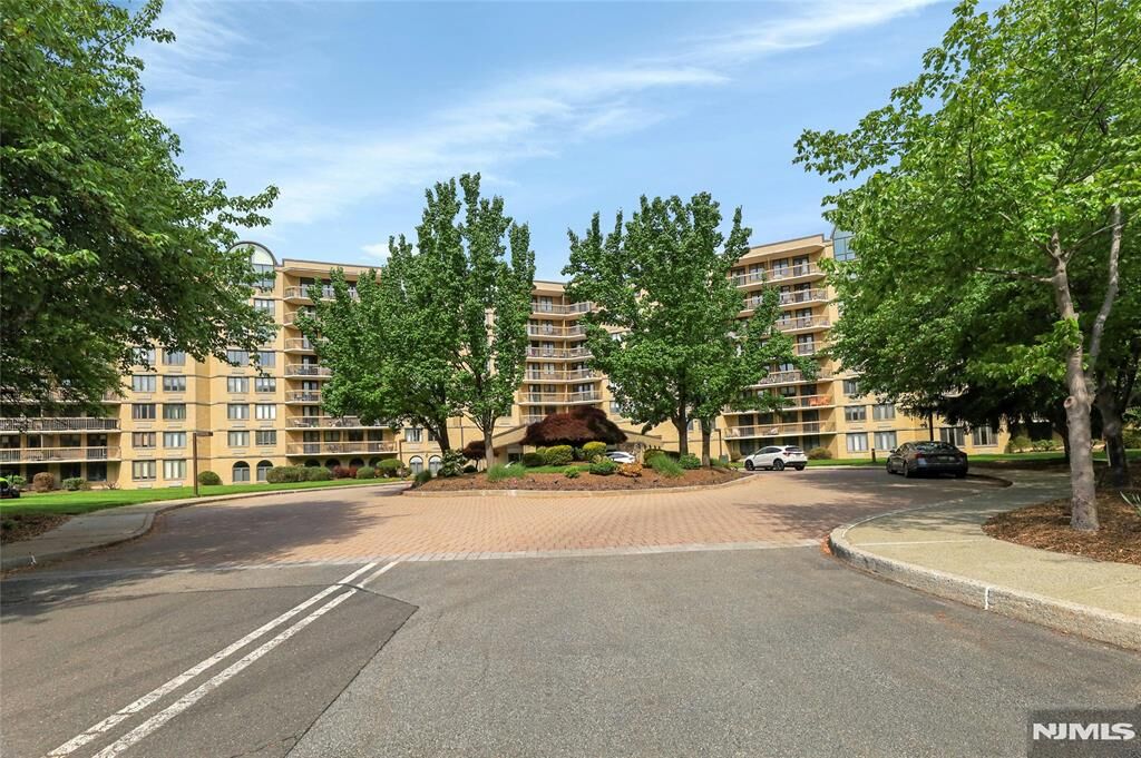 Property Photo:  10 Smith Manor Boulevard 804  NJ 07052 