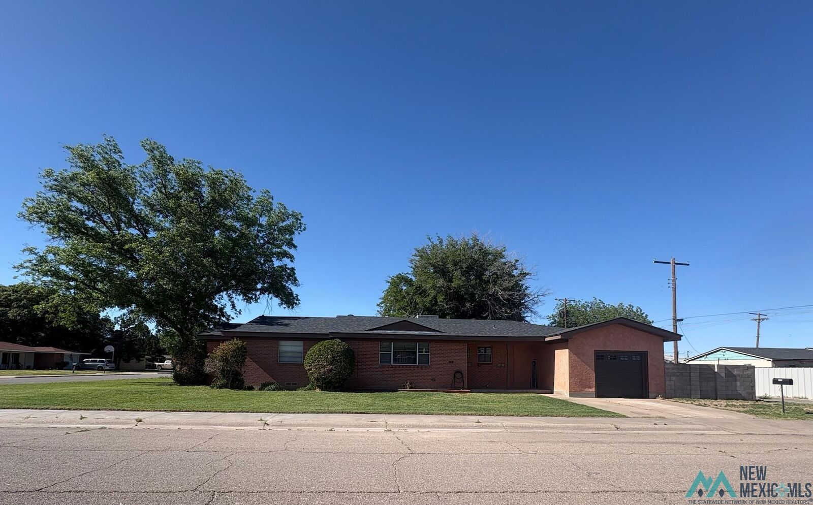 Property Photo: 1306 W Dallas Avenue NM 88210