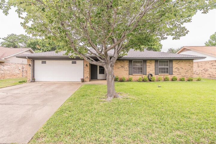 Property Photo:  500 Emerson Drive  TX 76039 